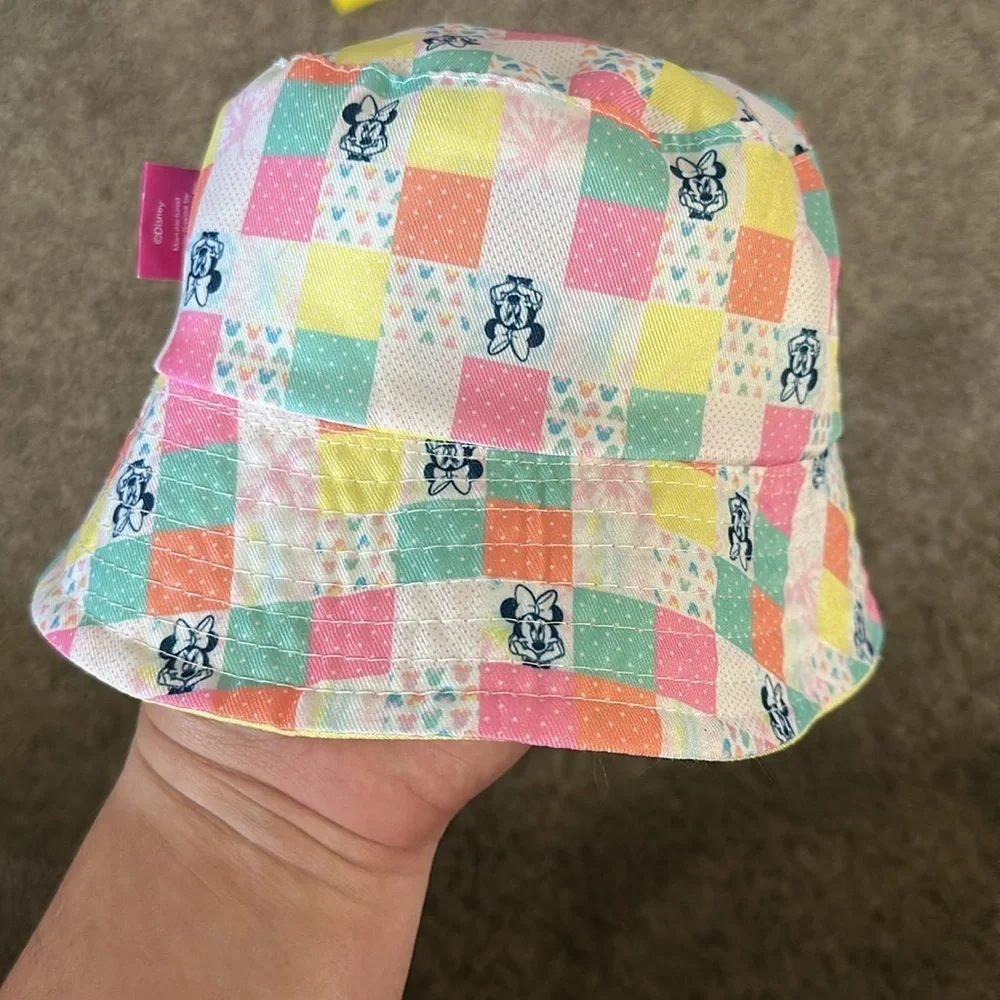 Disney hat and reversible Disney bucket hat. - Picture 11 of 13